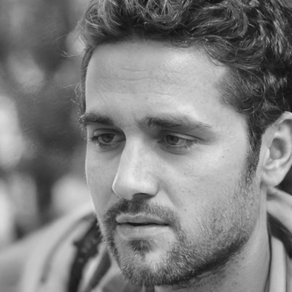 Retrato de Adrián Fuentes, instructor de packaging estructural